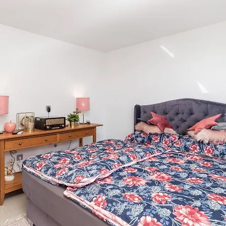 1 Bedroom Stunning In 公寓 *