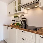 1 Bedroom Stunning In *