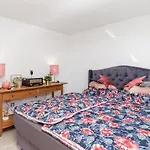 1 Bedroom Stunning In Apartamento *