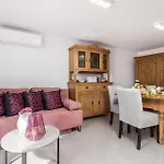 Apartamento 1 Bedroom Stunning In *