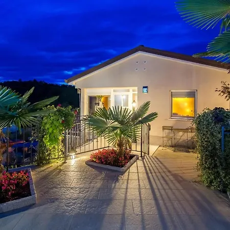 1 Bedroom Stunning In Apartamento Veprinac